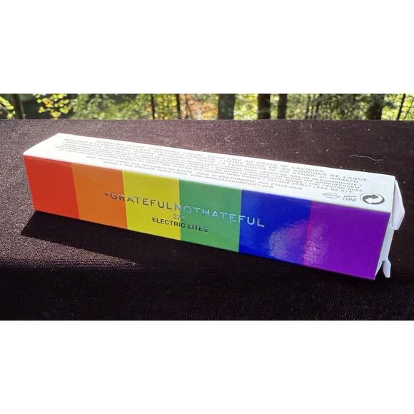 Marc Jacobs Enamored With PRIDE Gloss Lip Lacquer Shade 372 Electric Lites NEW - Picture 4 of 11